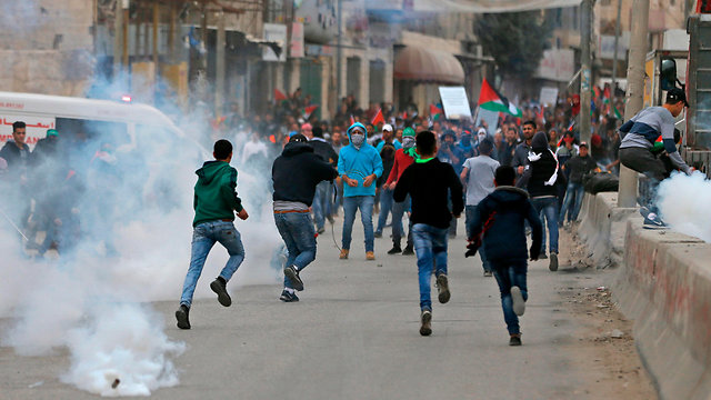 Enfrentamientos entre manifestantes palestinos y las fuerzas de seguridad israelíes (imagen de archivo) 