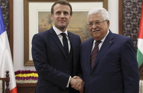 El presidente francés, Emmanuel Macron, se reunió con el líder de la Autoridad Palestina, Mahmoud Abbas, el mes pasado en Ramallah