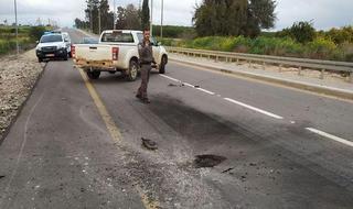 Un misil impactó en la carretera cercana a la ciudad de Netivot.