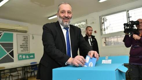 Aryeh Deri votó en Jerusalem