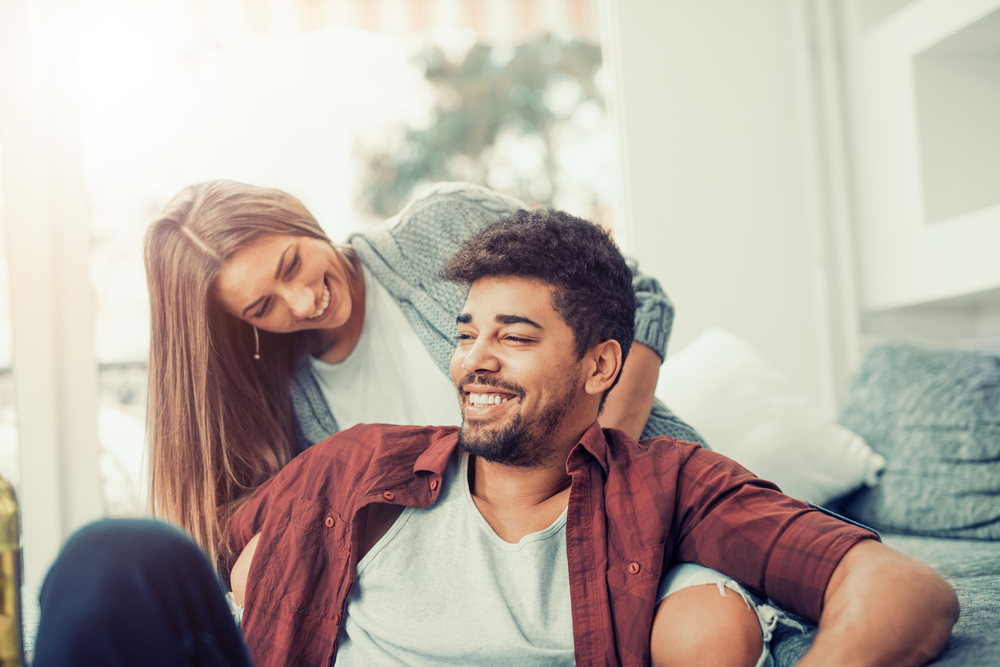 ¿Nos vamos a vivir juntos o nos casamos antes?