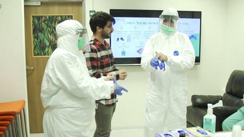 Médicos israelíes se preparan para atender a pacientes con coronavirus