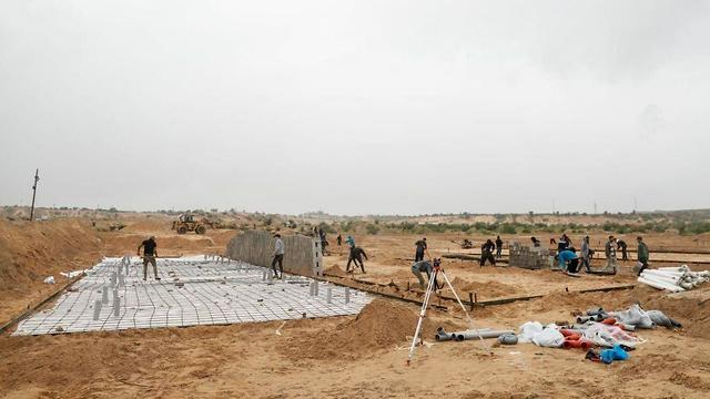 Los palestinos construyen un centro de aislamiento en el sur de Gaza