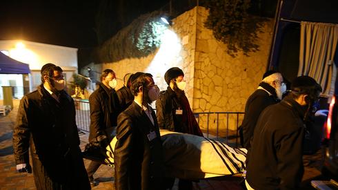 El funeral de Aryeh Even, la primera muerte reportada del coronavirus en Israel. 