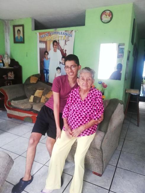 abuela y nieto Ecuador