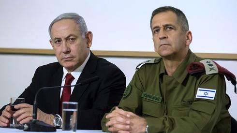 El primer ministro Benjamin Netanyhau y el jefe de gabinete de las FDI Aviv Kochavi. 