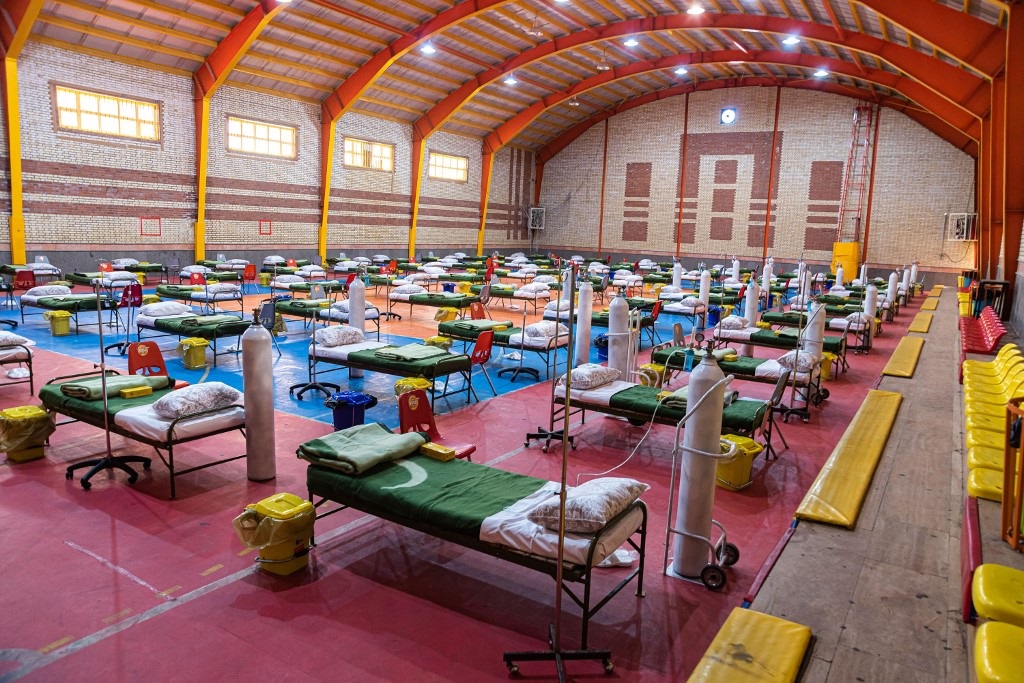 Hospital improvisado en un centro deportivo de Irán. 