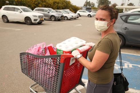 Máscara de protección durante la pandemia de coronavirus en Israel. 