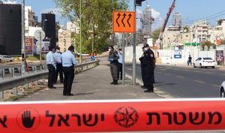 Policías hacen cumplir la cuarentena en Bnei Brak, una de las ciudades más afectadas. 