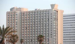 Más de 500 pacientes con síntomas leves de coronavirus se alojan en el hotel Dan Panorama de Tel Aviv. 