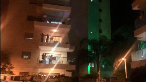 En Rehovot los israelíes tomaron sus balcones para celebrar Pésaj bajo toque de queda (