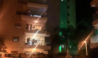 En Rehovot los israelíes tomaron sus balcones para celebrar Pésaj bajo toque de queda (
