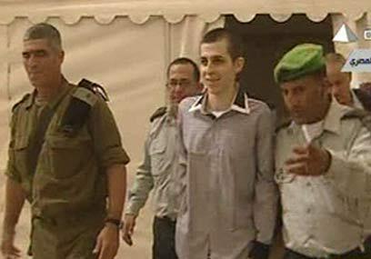 Gilad Shalit regresa a Israel en octubre de 2011 después de más de cinco años en cautiverio de Hamas en Gaza. 