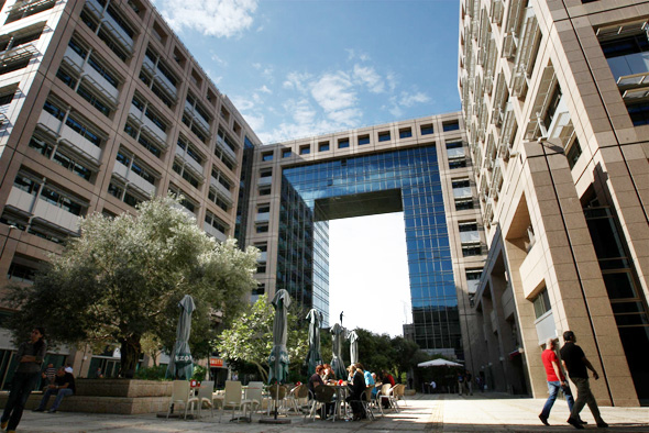 Un edificio de oficinas en un centro tecnológico de Tel Aviv. 