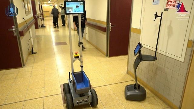 "Tami", el robot israelí, fue rebautizado como "Corobot" por los médicos que lo probaron. 