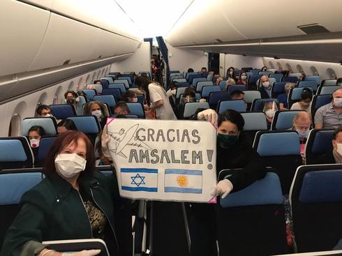El agradecimiento a la agencia de viajes que gestionó el avión desde Argentina. 