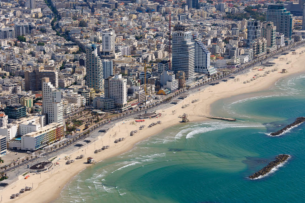 Línea recta en la costa de Tel Aviv.