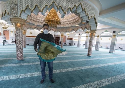El repunte de muertos coincide con la reapertura de mezquitas en algunas regiones de Irán. 