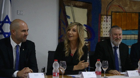 El ministro de Justicia, Amir Ohana, Emi Palmor y el Fiscal General Avichai Mandelblit. 