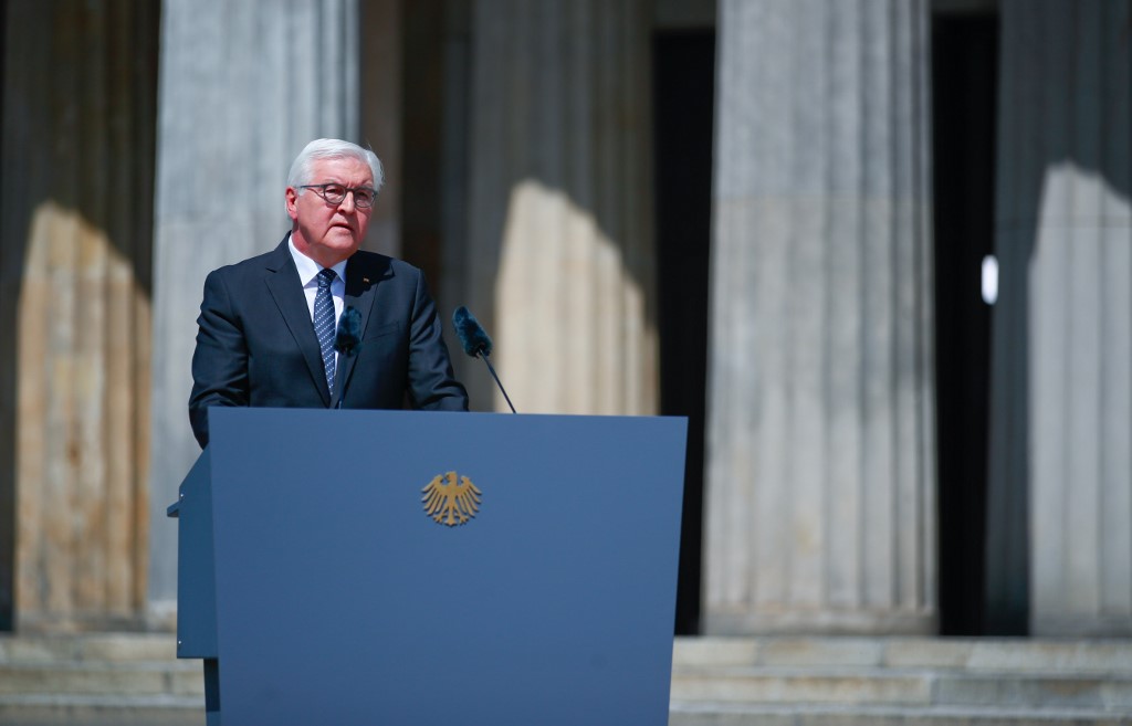 El presidente alemán Frank-Walter Steinmeier encabeza la recordación de los 75 años de la caída del nazismo, una jornada declarada como feriado festivo 