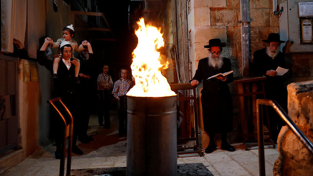 Con menos judíos que lo habitual, el acto en la tumba de Rabi Shimon Bar Yojai marcó el inicio de Lag BaOmer. 