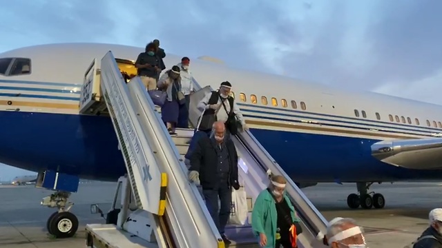 Los varados en Marruecos aterrizaron en Israel a las 5 de la mañana del jueves. 