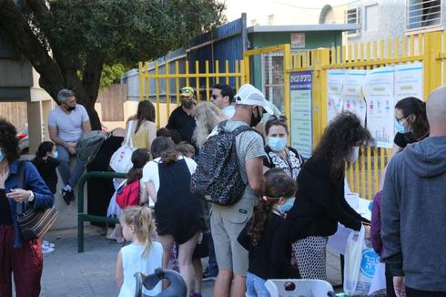 As escolas reabriram em Israel. (Moti Kimchi) mortes por coronavírus