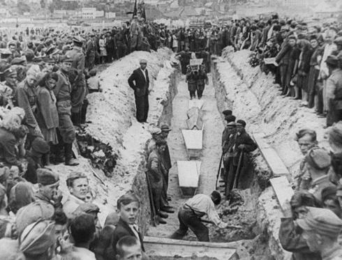 En la masacre de Kielce, el 4 de julio de 1946, fueron asesinadas 42 personas; la mayoría de las víctimas eran judías.