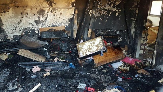Daños en la casa de la familia palestina tras el ataque incendiario.