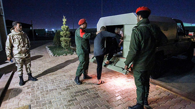 Partidarios del general Haftar son capturados en Benghazi, Libia. 