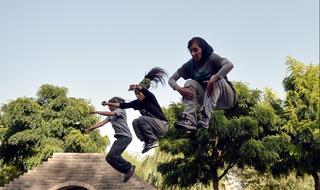 Mujeres iraníes practicando parkour en Teherán. 