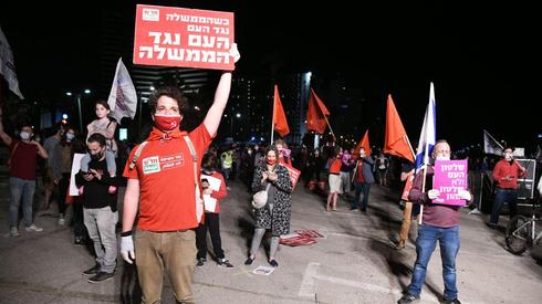 Propietarios de pequeñas empresas que protestan en Tel Aviv durante la crisis 