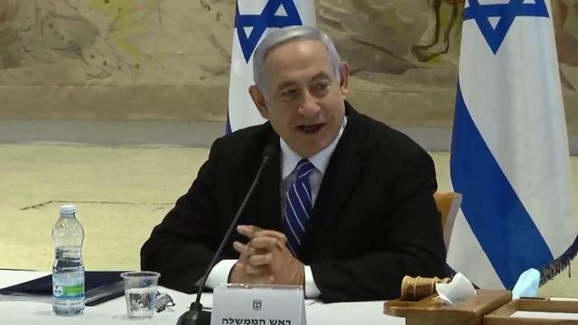 Netanyahu durante la primera reunión de gabinete del nuevo gobierno. 