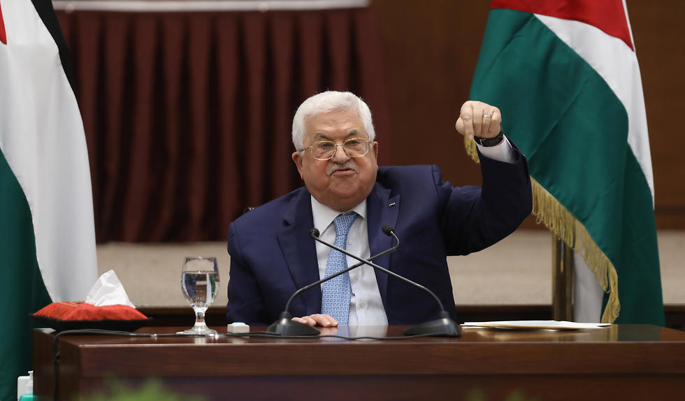 O presidente da Autoridade Palestina, Mahmoud Abbas, durante seu discurso em que declarou os acordos com Israel nulos. (Reuters) Judéia e a Samaria