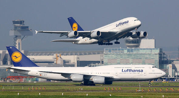 Despegue de avión de Lufthansa. 