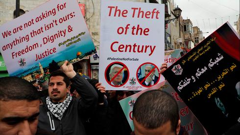 Palestinos protestam em Ramallah contra o plano de anexação (AFP) Judéia e a Samaria