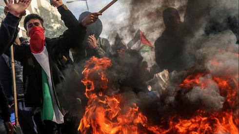 Palestinos protestam em Gaza contra o plano de paz de Donald Trump (EPA) Palestinos protestam em Gaza contra o plano de paz de Donald Trump
