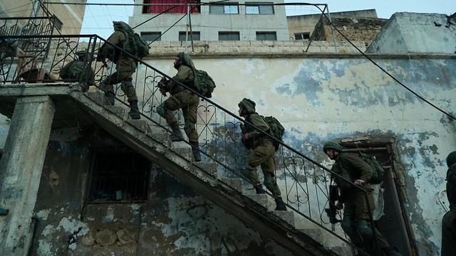 Las tropas de las FDI atrapan al asesino del sargento primero Amit Ben Yigal en Cisjordania. 