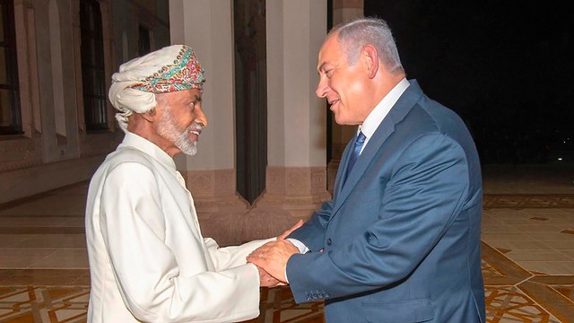 El primer ministro Benjamin Netanyahu se reunió con el sultán de Omán Qaboos bin Said durante una visita de 2018 al estado del Golfo  