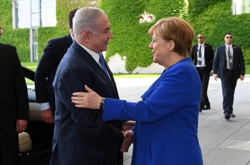 Benjamín Netanyahu y la canciller alemana, Ángela Merkel, en Berlín.