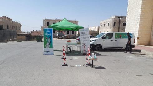 Puesto de testeo de coronavirus en Ar'arat an-Naqab, en el Negev. (Servicio de salud Clalit) Puesto de testeo de coronavirus en Ar'arat an-Naqab, en el Negev.