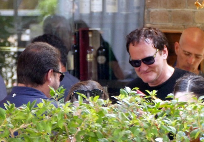 Tarantino durante su almuerzo con un amigo en un restaurante de Tel Aviv. 