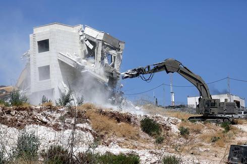 Un edificio no autorizado en Jerusalem Este es demolido por las FDI. 