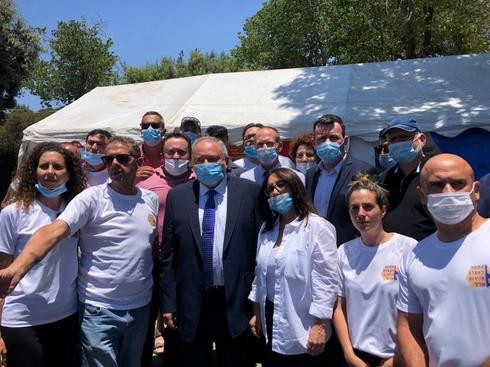 El líder de Yisrel Beytenu, Avigdor Liberman, se une a los protestantes miembros de la industria del turismo en Jerusalem 