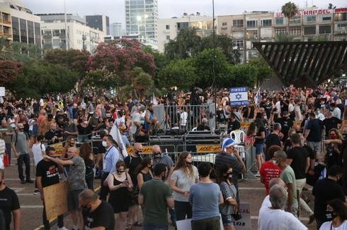 Protesta en Tel Aviv por la respuesta del gobierno a la crisis del coronavirus.