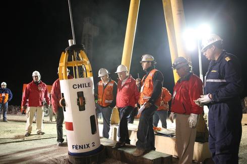 Un momento del operativo de rescate de los mineros atrapados bajo tierra en Chile, en 2010. 