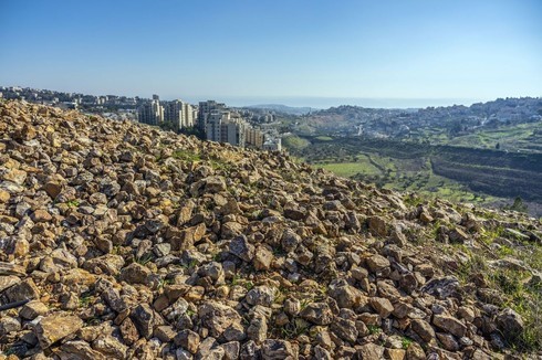 Misteriosa pila de piedras de la época del Primer Templo en Arnona, Jerusalem.