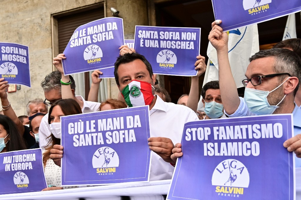 Protesta en Italia contra la conversión de Santa Sofía.