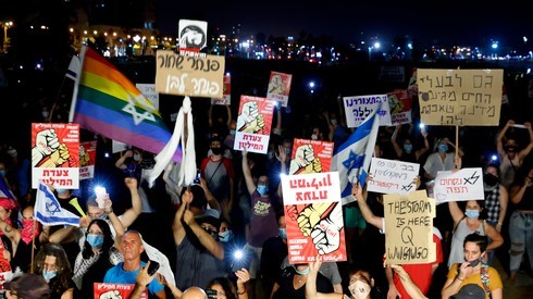 Manifestantes exigen la renuncia de Netanyahu en Jerusalem. 