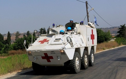 Vehículo de la Fuerza Provisional de las Naciones Unidas para el Líbano patrullan la frontera. 